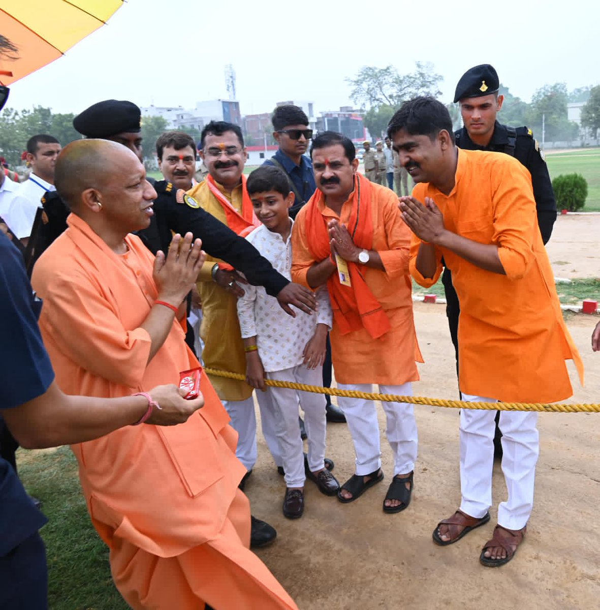 anshu_bjym's tweet photo. जनपद आगमन पर मां बेल्हा देवी की धारा पर महाराज श्री का अभिवादन करते हुए। @ArvindSinghUp @myogiadityanath @iSinghApurva @AnalystShashank https://t.co/2XKRYg5oiI