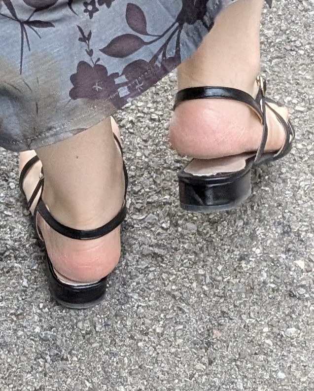 DjBelzebud's tweet photo. Ma moitié Darialy en balade 
J’adore ses pieds dans les sandales bien usées 😈🔥… avec mon jus encore dedans💦🤤   #FootFetish #CumOnShoes #WalkingCum #WedgeSandals #Hotwife #Tease #Sandales https://t.co/t98mbVRf4E