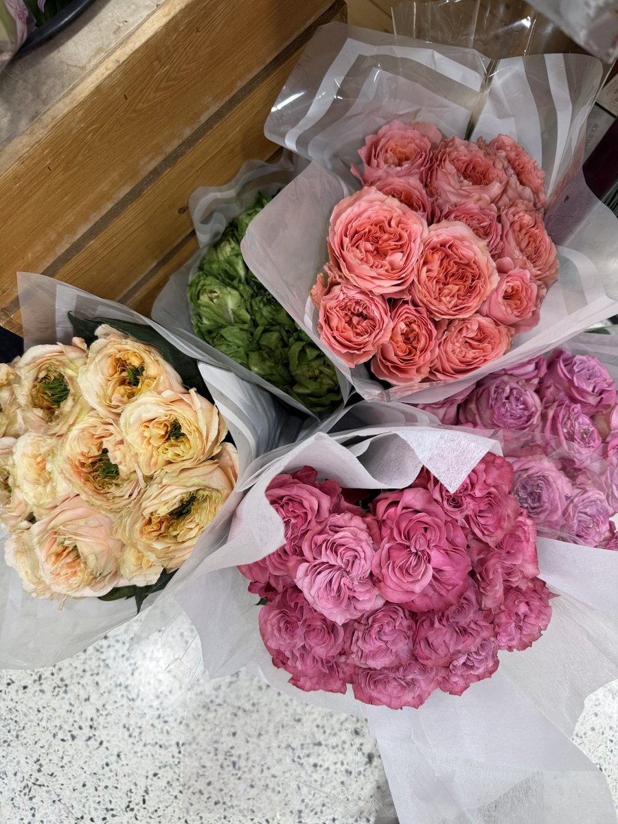 ssinfinitamente's tweet photo. publix florals lately 🌸🌸 https://t.co/TDrSXsc0MP