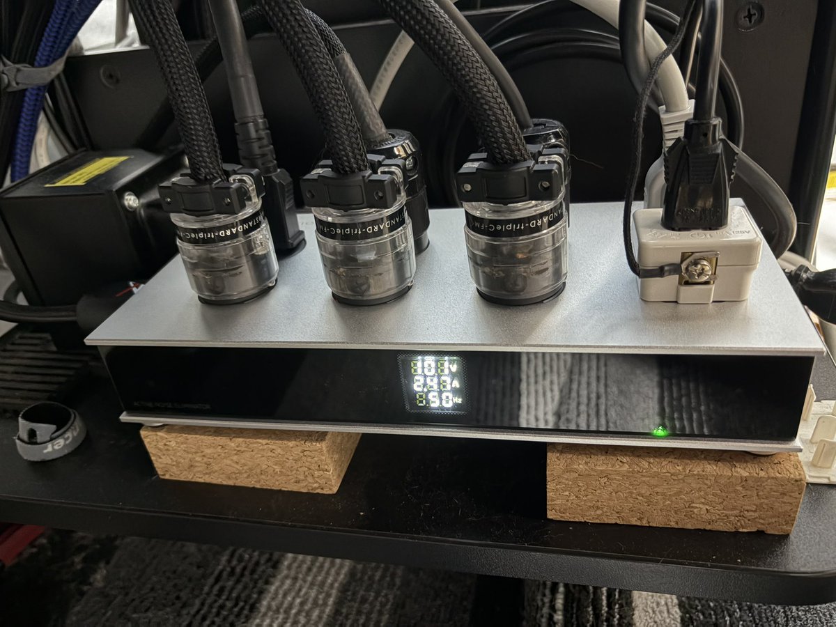 EmmaVestaAudio's tweet photo. 結局設置した
音がいい
一晩中聴いてたい https://t.co/1zlDHY74lL