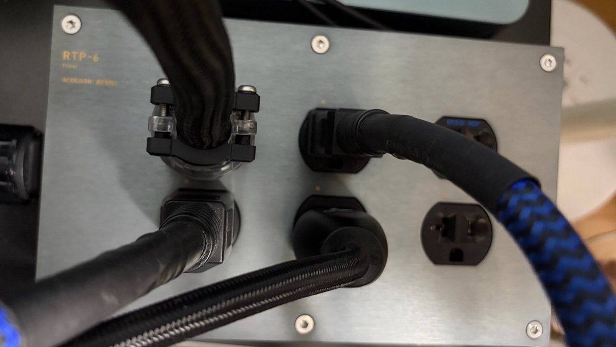 EmmaVestaAudio's tweet photo. 結局設置した
音がいい
一晩中聴いてたい https://t.co/1zlDHY74lL