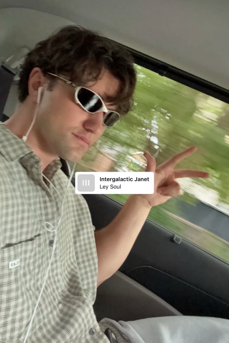 alliecatkay's tweet photo. all he does is post in cars or post with a thumbs up… he genuinely stays playing in our faces 😭 https://t.co/FJoeNeFNiD