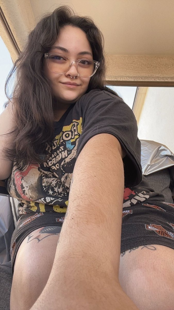 00syd420's tweet photo. Another Wednesday here👀✌🏻🍃🫣

Feet
Findom https://t.co/3755NcKPbl