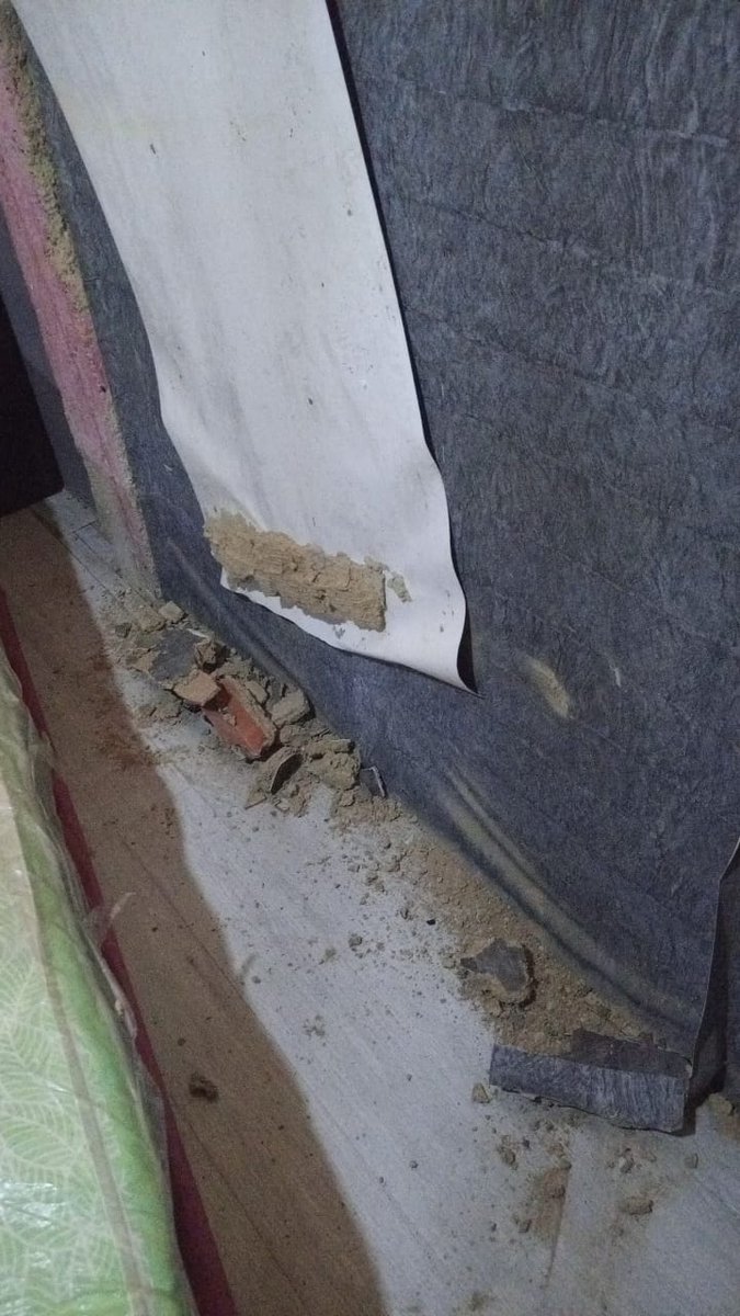 federicoalves's tweet photo. NECESITAMOS DONACIONES:
PAGO MÓVIL: 29777428 04129353522 Venezuela
Esta es la casa de Cheska Izaguirre, una madre soltera de 23 años, en el Barrio Aeropuerto de La Guaira. Su pareja estaba en un edificio de La Guaira y falleció aplastado.
YA YO DONÉ $US 1000.00 para recuperar la vivienda.