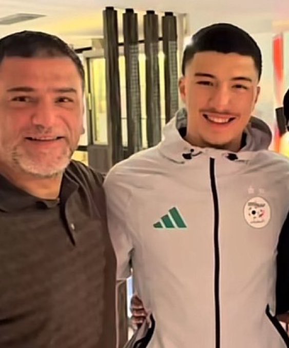 DZFOOTBALLDZ's tweet photo. 🚨💣 Le papa d’ibo Maza serait intervenu auprès de la FAF pour que son fils récupère le numéro 10. 

🗞️@Romain_Molina https://t.co/jtAibw3iwK
