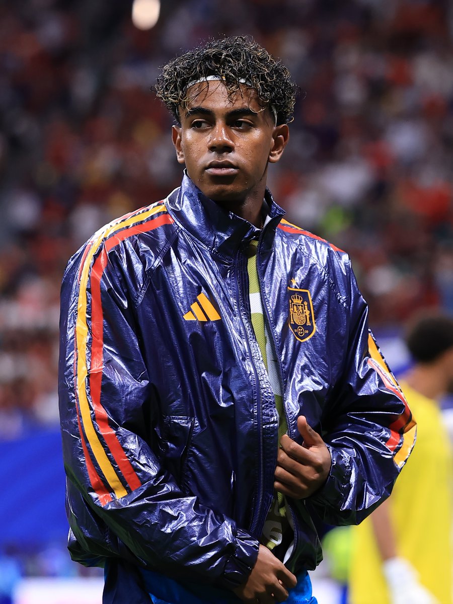 liberta___depre's tweet photo. Lamine Yamal em entrevista à rádio espanhola Cadena SER, ao ser perguntado se sente pressão por disputar uma Copa do Mundo aos 18 anos.

"Pressão? Nunca coloco pressão em mim. Minha mãe me teve com 16 anos, meu pai teve que recolher coisas na rua para poder trazer comida para casa. Isso é pressão. Tudo que eu tenho que fazer é jogar [futebol]."

Via: @La_SER 

📷Buda Mendes/Getty Images