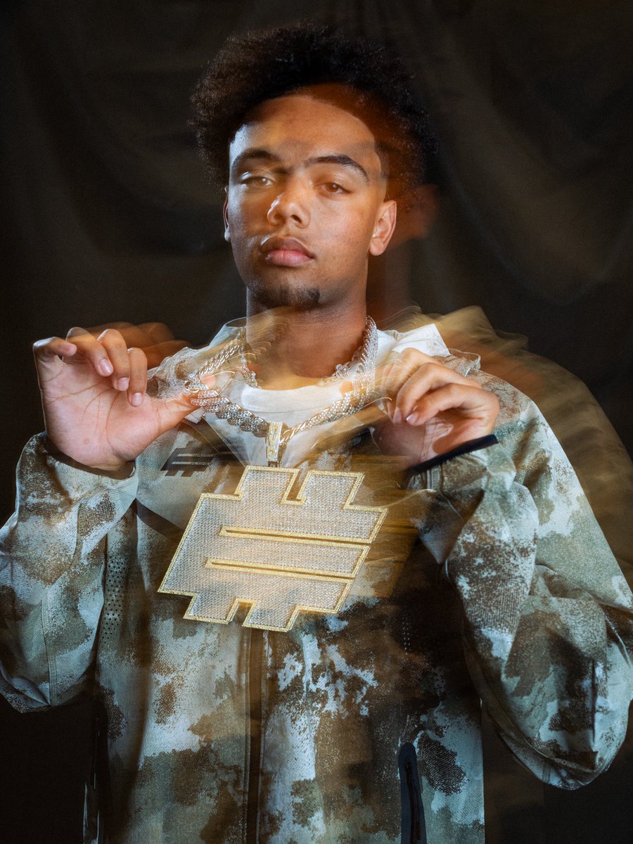 Elite11's tweet photo. That MVP chain ๐ฎโ๐จ๐ฅ
@Qb6Trae | @shopgld
#Elite11 #GLDgang https://t.co/B0d6VMJjpl