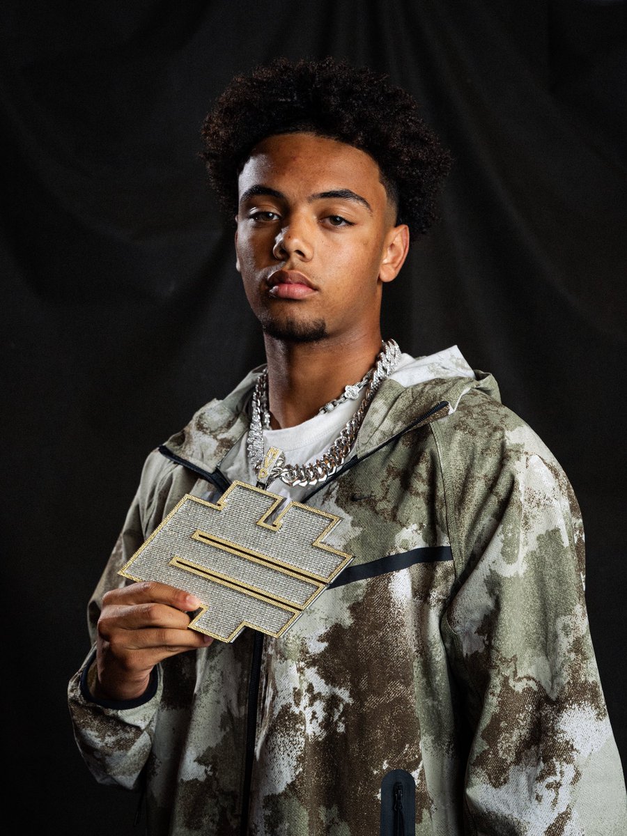 Elite11's tweet photo. That MVP chain ๐ฎโ๐จ๐ฅ
@Qb6Trae | @shopgld
#Elite11 #GLDgang https://t.co/B0d6VMJjpl