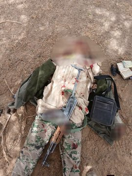 VoixPlateau's tweet photo. À Inéfis, les corps des terroristes des milices de l'Azawad et des milices #libyennes, soutenues par l'Algérie, jonchent le sol partout. Une défaite totale pour ces criminels. https://t.co/Eg2IzlQE4r