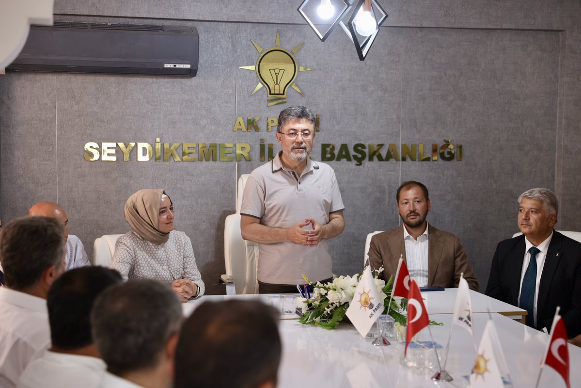 ibrahimyumakli's tweet photo. 📍 AK Parti Sosyal Politikalar Başkanımız Sayın @drbetulsayan ile birlikte Seydikemer İlçe Başkanlığımızda, omuz omuza yol yürüdüğümüz dava arkadaşlarımızla bir araya geldik.

🫂 Gönül köprüleri kurarak, Seydikemer için durmadan ve yorulmadan çalışmaya kararlıyız.

🤝 Ev sahipliği ve gayretleri için İlçe Başkanımız Sayın Ali Büklü’ye ve tüm teşkilatımıza şükranlarımı sunuyorum.