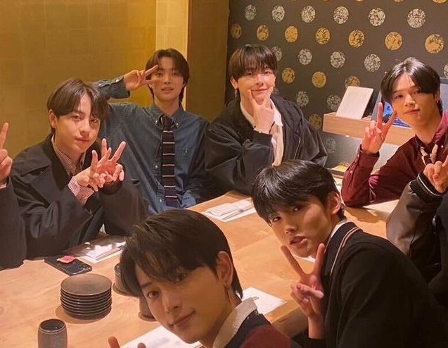 euijjooo's tweet photo. of course they’re sitting next to each other again https://t.co/SQ5fRK9qhR