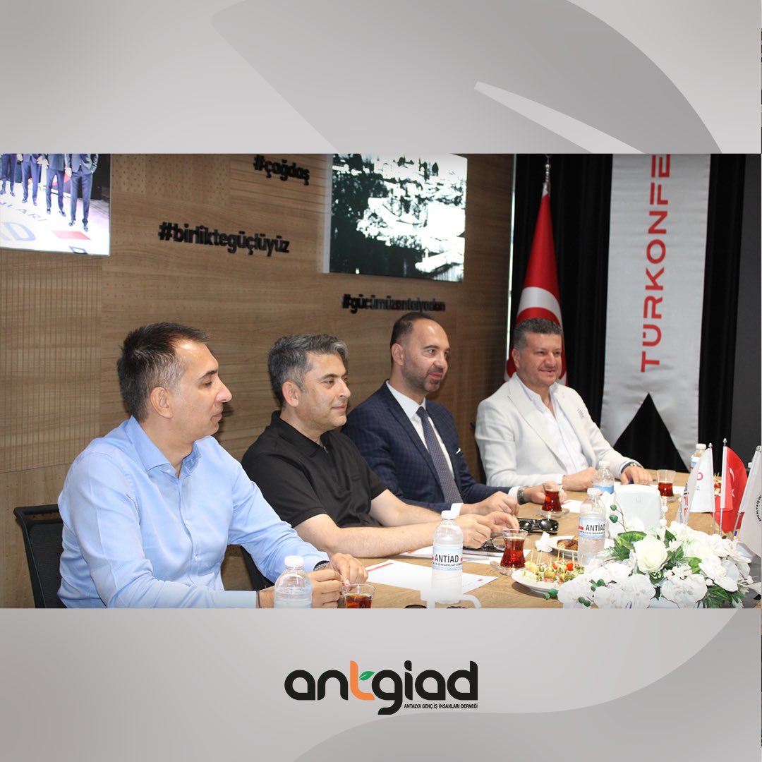 antgiad's tweet photo. BAKSİFED YÖNETİM KURULU TOPLANTISI

ANTGİAD Yönetim Kurulu Başkanımız Ercan YAVAŞ, ev sahipliğini üstlendiğimiz Batı Akdeniz Sanayi ve İş Dünyası Federasyonu (BAKSİFED)’in ANTİAD Ofisi’nde gerçekleştirilen Yönetim Kurulu Toplantısı’na katılım sağladı.
+++ https://t.co/JGE1OJ83A4