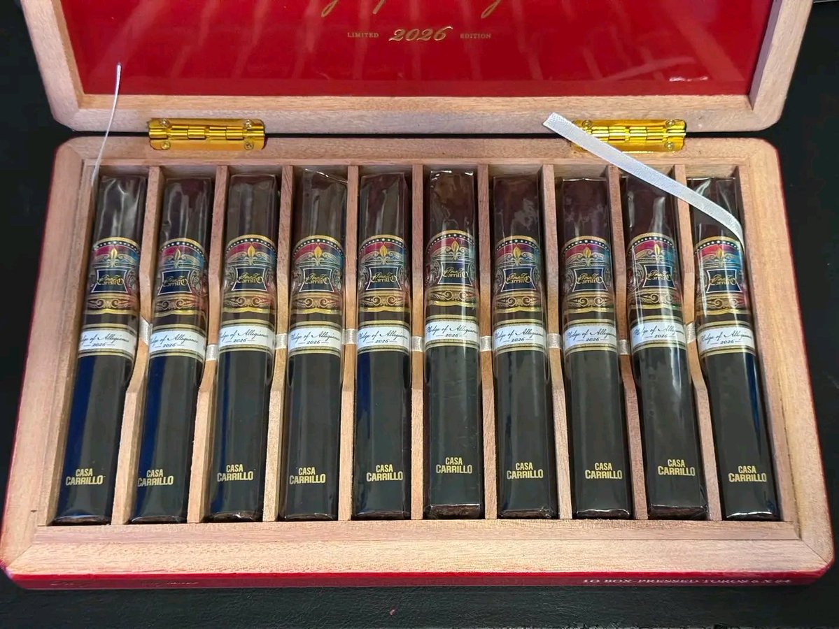 CigarW8288's tweet photo. Casa Carillo Pledge of Allegiance is now available for sale message me directly if you're interested in buying this box. https://t.co/GWHH4HA2yx