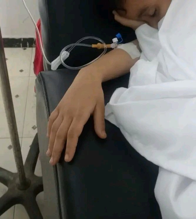 rahijij's tweet photo. الله المستعان فكرت كتير والله يا جماعة قبل ما انزل اي صور للحالة دي وخفت انزل فيديو يتحظر من إدارة تويتر الست مريضة الاورام والقرح حالة صعبة جداً والطفلة اللي بقالنا شهر ونص بننشر عنها محتاجة عملية استئصال لوز ولحمية جالها ضيق تنفس ومحجوز حاليا تكلفة الحاليتن 12500ج
01068837579 https://t.co/T5KMdJ2pBB