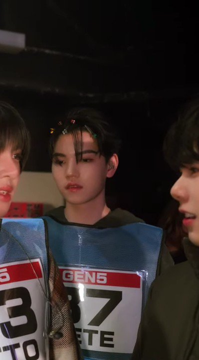 __bbiill's tweet photo. พี่สังเกตเห็นนะว่าน้องพีทแอบเหม่อบ่อยจัง คิดอะไรอยู่เหรอออ 555 แต่พีทก็ยังหล่ออยู่ดี แถมติดกิ๊บแบบนั้นคือน่ารักปุ๊กปิ๊กมากกก #Pete_nvich https://t.co/ZEwjPsc2s6