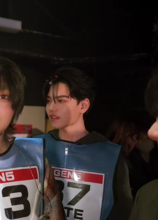 __bbiill's tweet photo. พี่สังเกตเห็นนะว่าน้องพีทแอบเหม่อบ่อยจัง คิดอะไรอยู่เหรอออ 555 แต่พีทก็ยังหล่ออยู่ดี แถมติดกิ๊บแบบนั้นคือน่ารักปุ๊กปิ๊กมากกก #Pete_nvich https://t.co/ZEwjPsc2s6