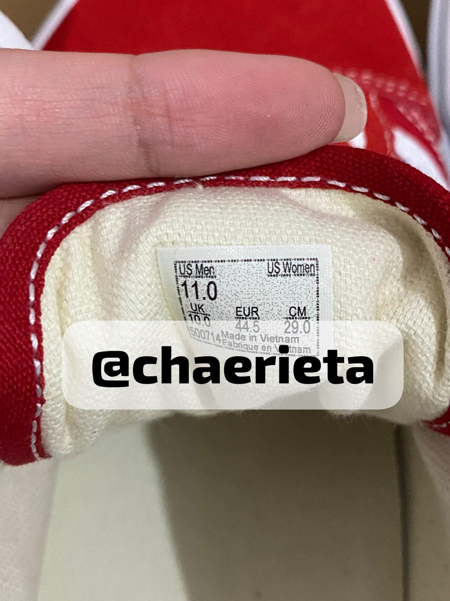 chaerieta's tweet photo. wts vans shoes sepatu vans old skool 1jt, bisa nego, (-) totebag aja. belom pernah dipake, size 44

#zonauang #zonaba #bealanja https://t.co/nMfMEcKOYT
