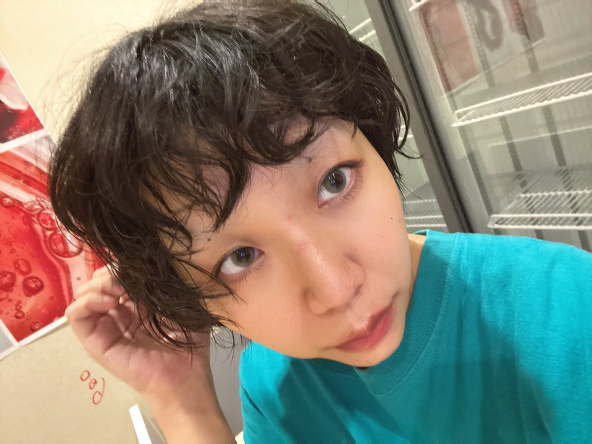 maniumchan's tweet photo. ケーキの食べ過ぎニキビ https://t.co/z1gBzoireV