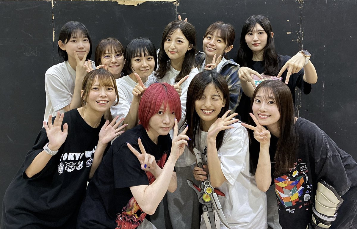 ishii_haruna's tweet photo. ロネスネス〜！
って言ったらみんな来てくれました🦋🌸

今回はおもしろい✖️カッコいいの組み合わせでお届けします
おもしろ要素が多めです

#御台場女学校　#舞台アサルトリリィ https://t.co/TaMhSToxxy