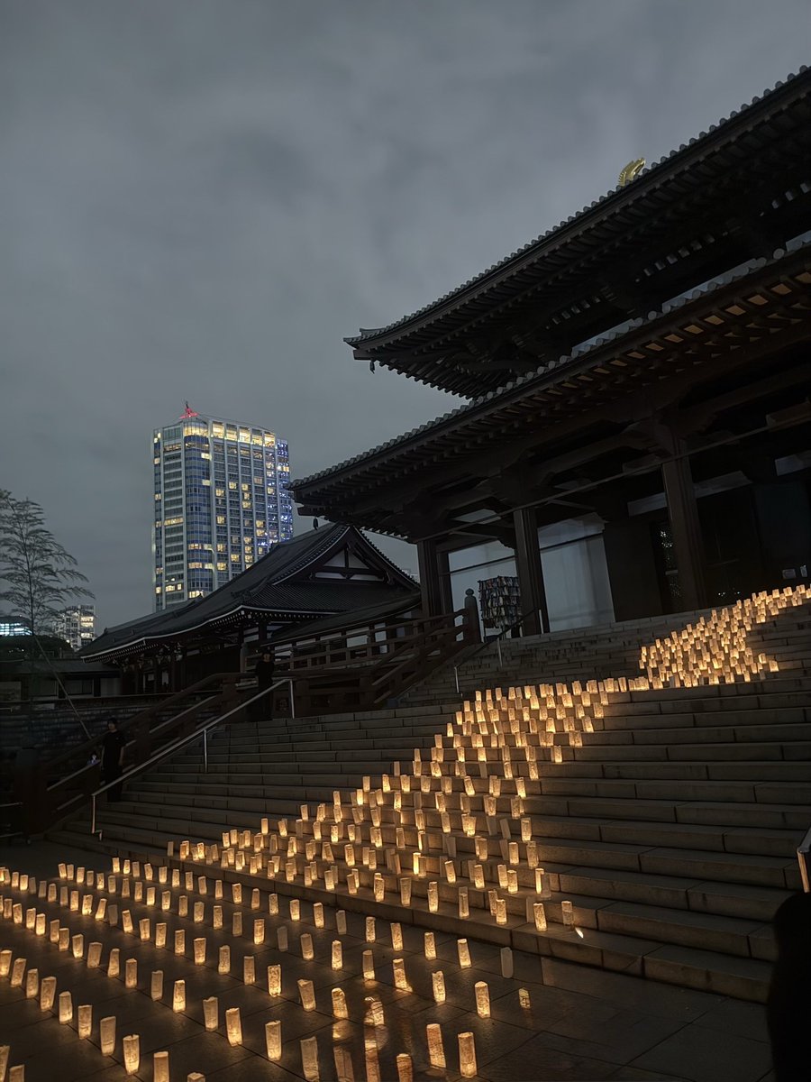 f_l_is's tweet photo. 昨日は麻布台ヒルズでランチして夜は増上寺のキャンドルナイト🕯️いつも20時には寝る＋ワンオペでのお祭りは諦めていたけど、サクッと30分の滞在でもすごく楽しくて🎋🏮行ってよかった😊 https://t.co/0QcW0XxLSK