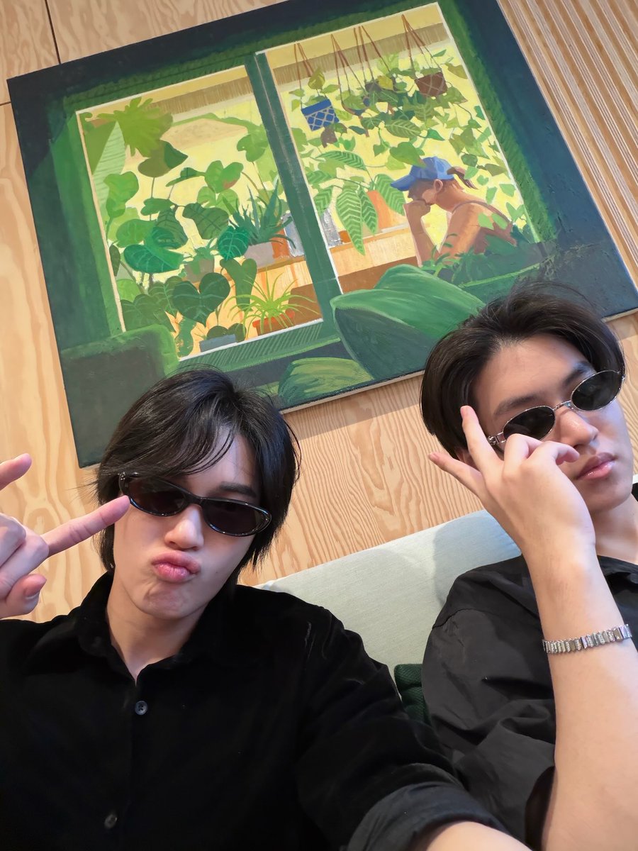 WinmetawinO's tweet photo. โอภาสเอี่ยมขจรแฟมิลี่ 💕

#winmetawin @winmetawin 
#snowballpower https://t.co/rFrd4ZySte
