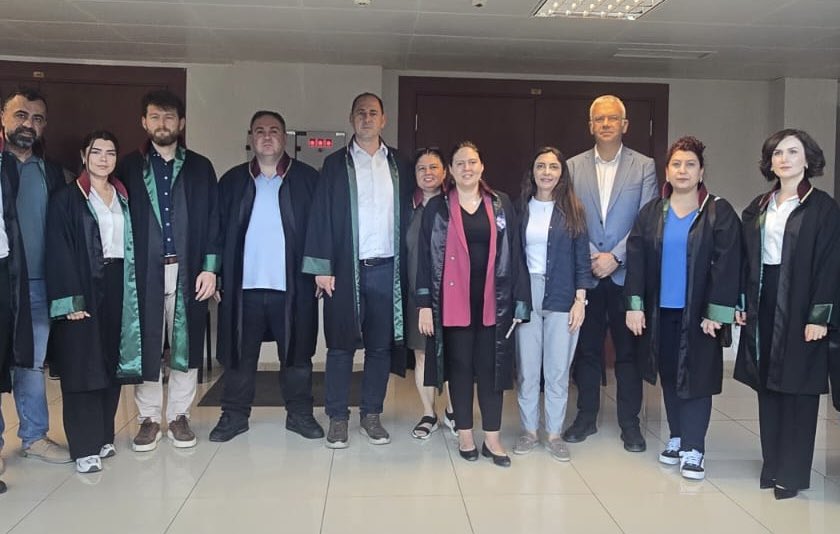 nurhayataltaca's tweet photo. Silivri’deyiz!

Cumhurbaşkanı Adayımız ve İstanbul Büyükşehir Belediye Başkanımız Sayın Ekrem İmamoğlu’na yönelik, saray icadı davaları takip etmek üzere Silivri’deyiz.

Cumhuriyet Halk Partisi Genel Başkanımız Sayın Özgür Özel, milletvekillerimiz, Bursa’dan gelen avukat arkadaşlarımız, yol arkadaşlarımız ve örgütümüzle birlikte; adalete, hukuka ve halkın iradesine sahip çıkmak için buradayız.

İnancımız tam, dayanışmamız güçlü.

Hak kazanacak, adalet kazanacak, biz kazanacağız.