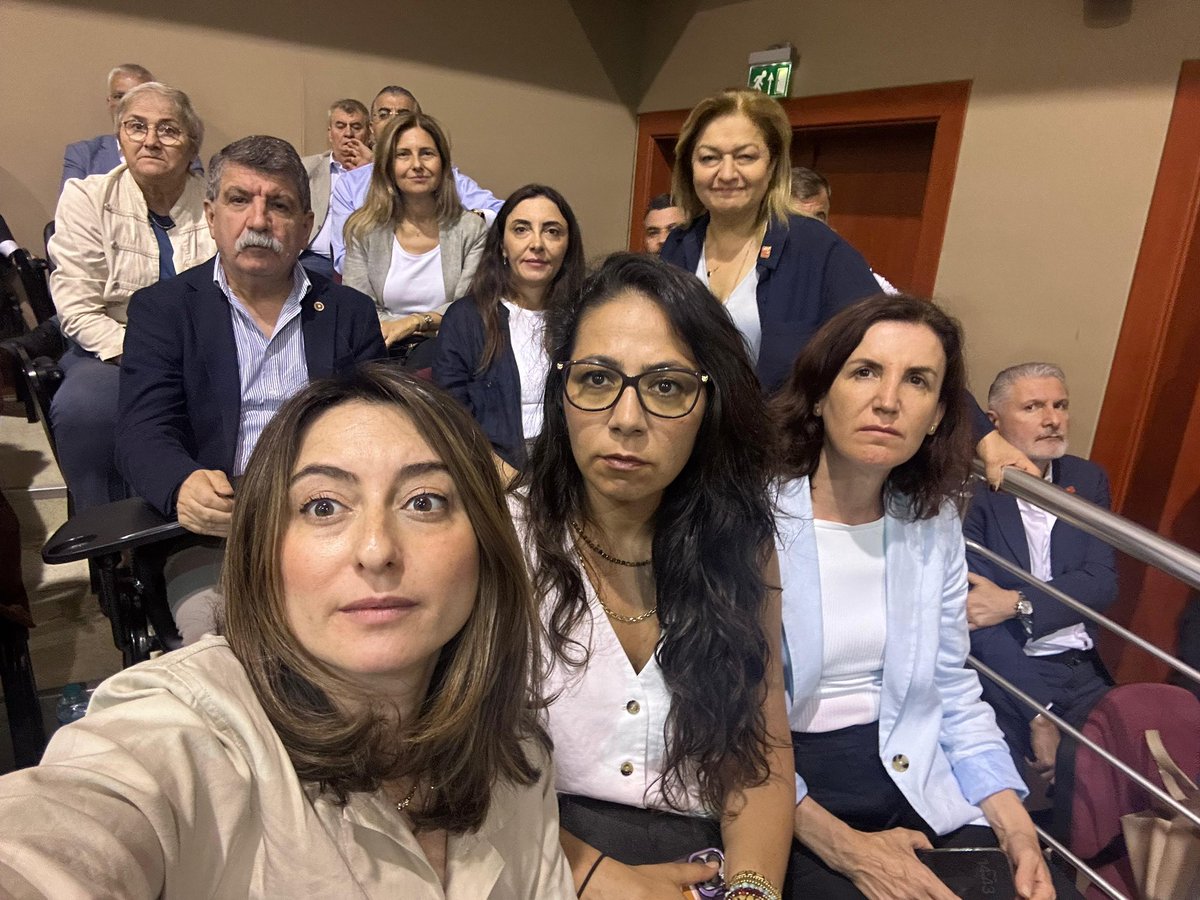 nurhayataltaca's tweet photo. Silivri’deyiz!

Cumhurbaşkanı Adayımız ve İstanbul Büyükşehir Belediye Başkanımız Sayın Ekrem İmamoğlu’na yönelik, saray icadı davaları takip etmek üzere Silivri’deyiz.

Cumhuriyet Halk Partisi Genel Başkanımız Sayın Özgür Özel, milletvekillerimiz, Bursa’dan gelen avukat arkadaşlarımız, yol arkadaşlarımız ve örgütümüzle birlikte; adalete, hukuka ve halkın iradesine sahip çıkmak için buradayız.

İnancımız tam, dayanışmamız güçlü.

Hak kazanacak, adalet kazanacak, biz kazanacağız.