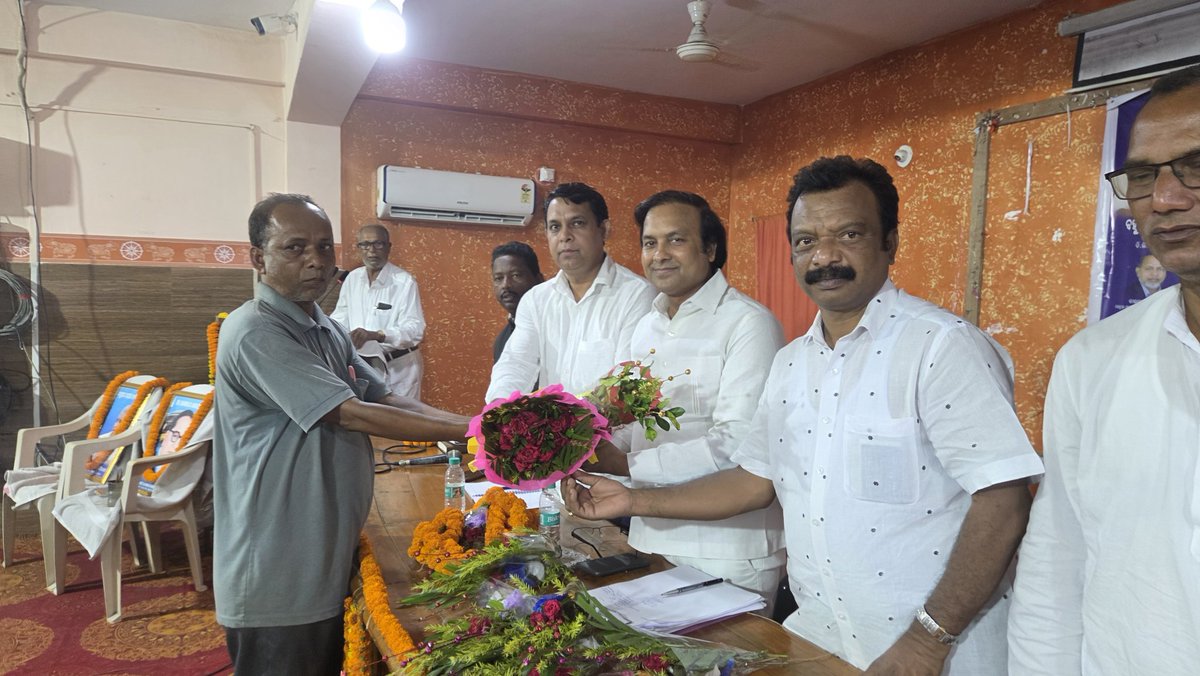 MedhankarJi's tweet photo. The Bahujan Samaj Party held a district-level meeting in Bhadrak district, Odisha. A steering committee was formed to form the district committee and was given one week's time to form the district committee. https://t.co/T9vqKv3Z8q