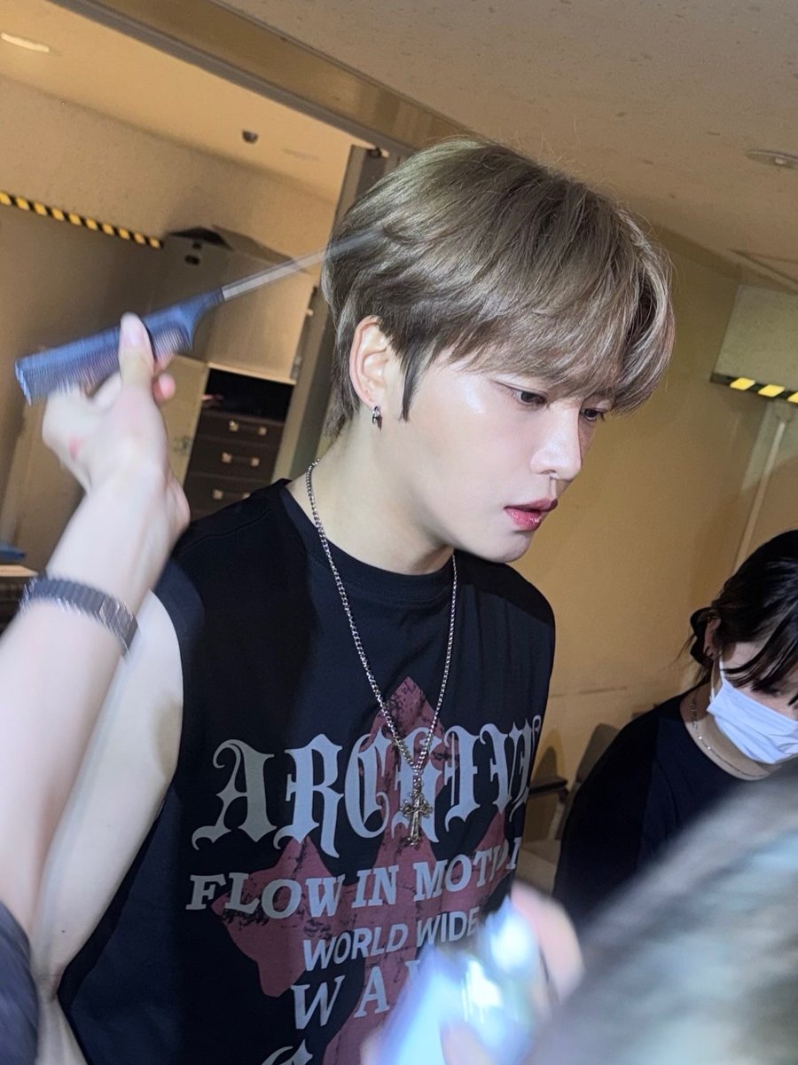 Kkorepo's tweet photo. #ジェジュン、ヘア＆メイクや小道具をチェックして準備完了…「幸せに生きようと決めてから14,764日目」 
🔗https://t.co/uXpmRQlQkJ https://t.co/JKUSKrVBQw