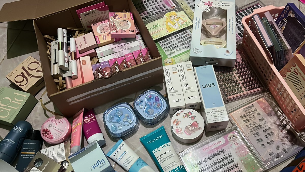 yayawony's tweet photo. ayy life outside twitter

adalah mahasiswa kupu kupu yang nyambi jadi MUA dan beauty cc nano, demi menghidupi diri dan membiayai coolyeah😎
untuk area mks dan sekitarnya if u need MUA just ketok my DM yh💌🛎️ (sekalian promosi :) https://t.co/cTAPMdCDHY