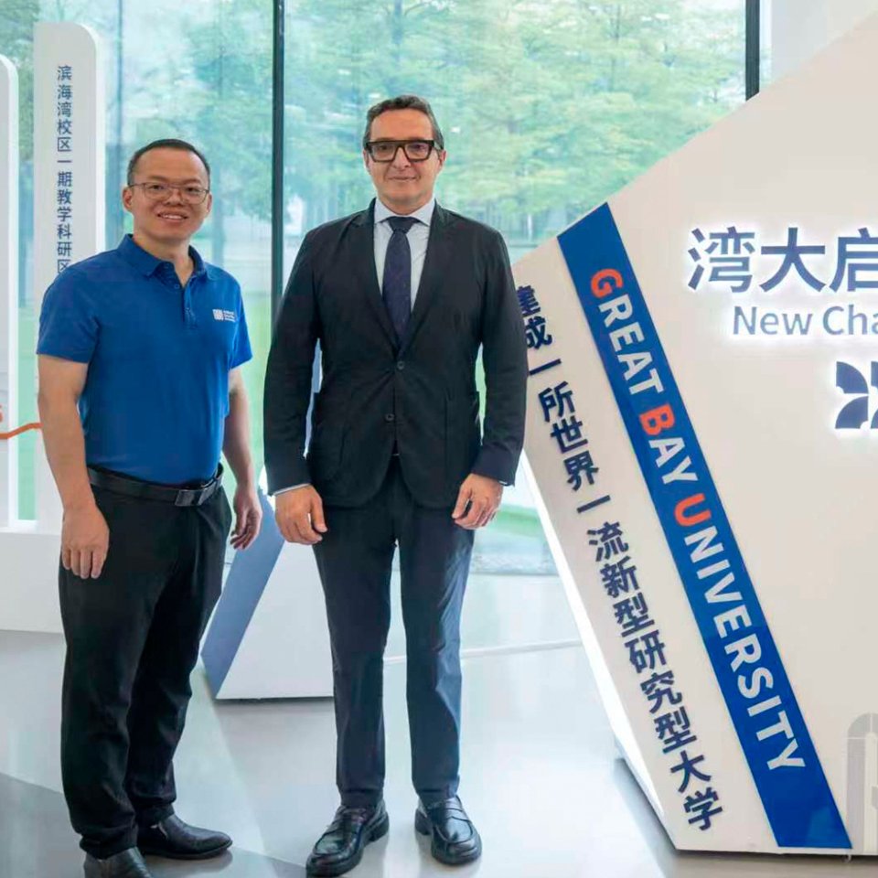 usal's tweet photo. La USAL estrecha su relación con la Great Bay University y las autoridades educativas y tecnológicas de la provincia de Cantón🇨🇳

En el marco de esta visita institucional, el rector Juan Manuel Corchado Rodríguez @corchadojm, acordó con ambas instituciones diferentes lineas de cooperación y colaboración en docencia e investigación para impulsar el intercambio de conocimiento.📈

🤝Con este acuerdo la USAL consolida su presencia en una de las áreas de mayor dinamismo científico y tecnológico de Asia y refuerza su estrategia de internacionalización en el marco del V Centenario de la Escuela de Salamanca.

➡️ https://t.co/cg87qkCGF2