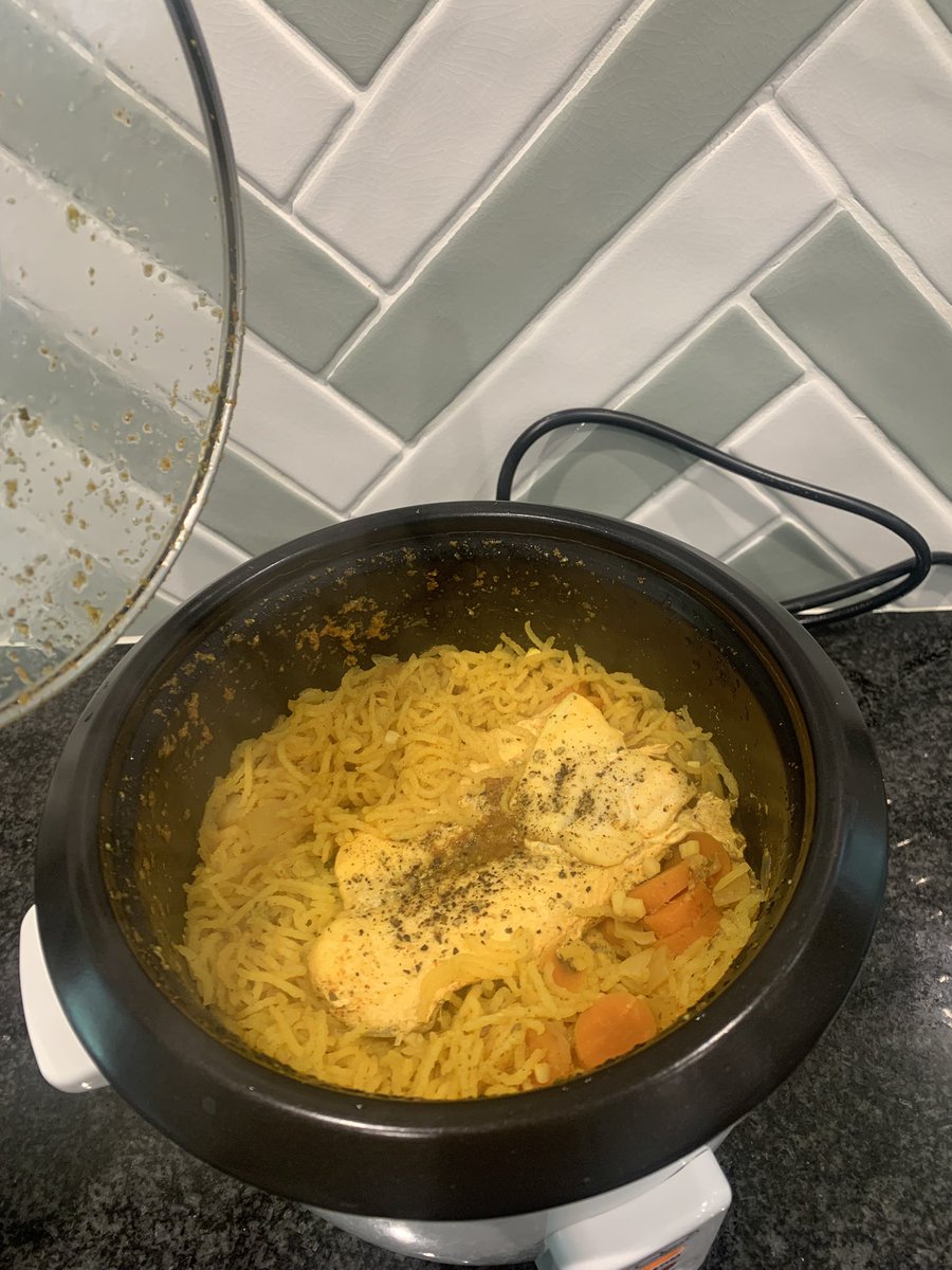 C_Force7's tweet photo. @DorianK100 @DorianK100 

Rice Cooker meals… #lifehack https://t.co/572WOeFeSN