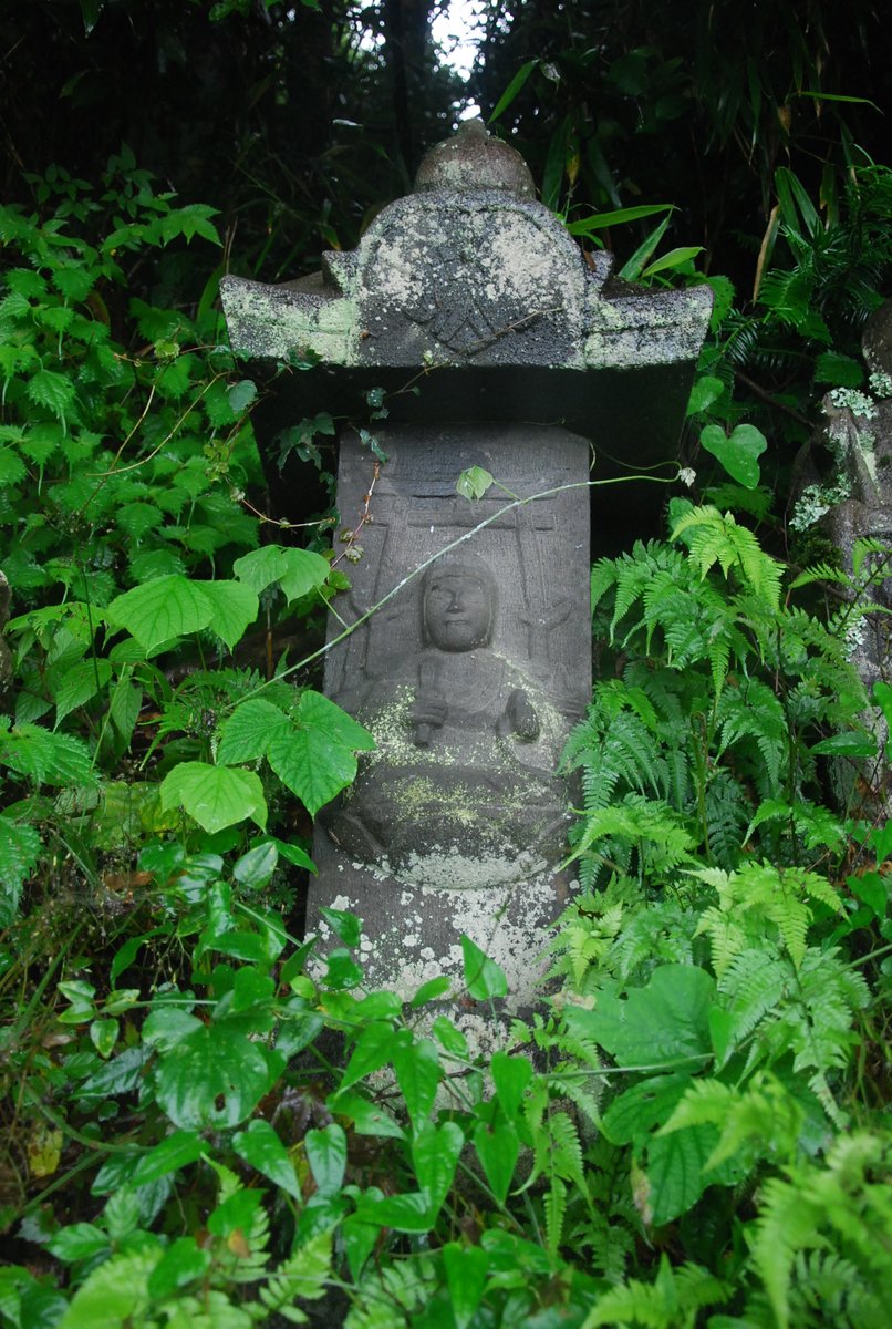 kama2468's tweet photo. 神奈川の行った時に山間部で見た石仏。バラエティに富んでいて見ごたえがあった。信州とは違った形態で、そそられる。 https://t.co/3agRUGiDRa