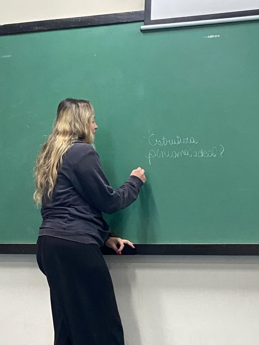 sant_hangover's tweet photo. Último dia de aula da faculdade bbs…. Mds eu vou sentir tanta falta desse lugar . Incrível como a FL -UFRJ virou tipo uma 2° casa em 6 meses https://t.co/32zMnOlOvL