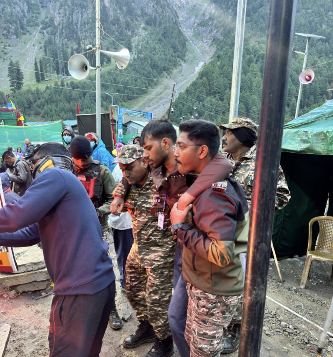 digsnrnorth's tweet photo. Guided by empathy, driven by duty. Whether providing medical assistance,offering a helping hand @crpfindia personnel stand strong to ensure safety and comfort for everyone during #amarnathyatra #Baltal Your safety is our utmost priority @crpf_srinagar @ShriSasb @OfficeOfLGJandK https://t.co/l4eNLKpbIP