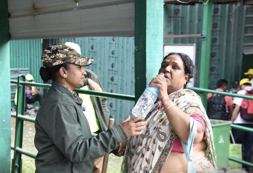 digsnrnorth's tweet photo. Guided by empathy, driven by duty. Whether providing medical assistance,offering a helping hand @crpfindia personnel stand strong to ensure safety and comfort for everyone during #amarnathyatra #Baltal Your safety is our utmost priority @crpf_srinagar @ShriSasb @OfficeOfLGJandK https://t.co/l4eNLKpbIP