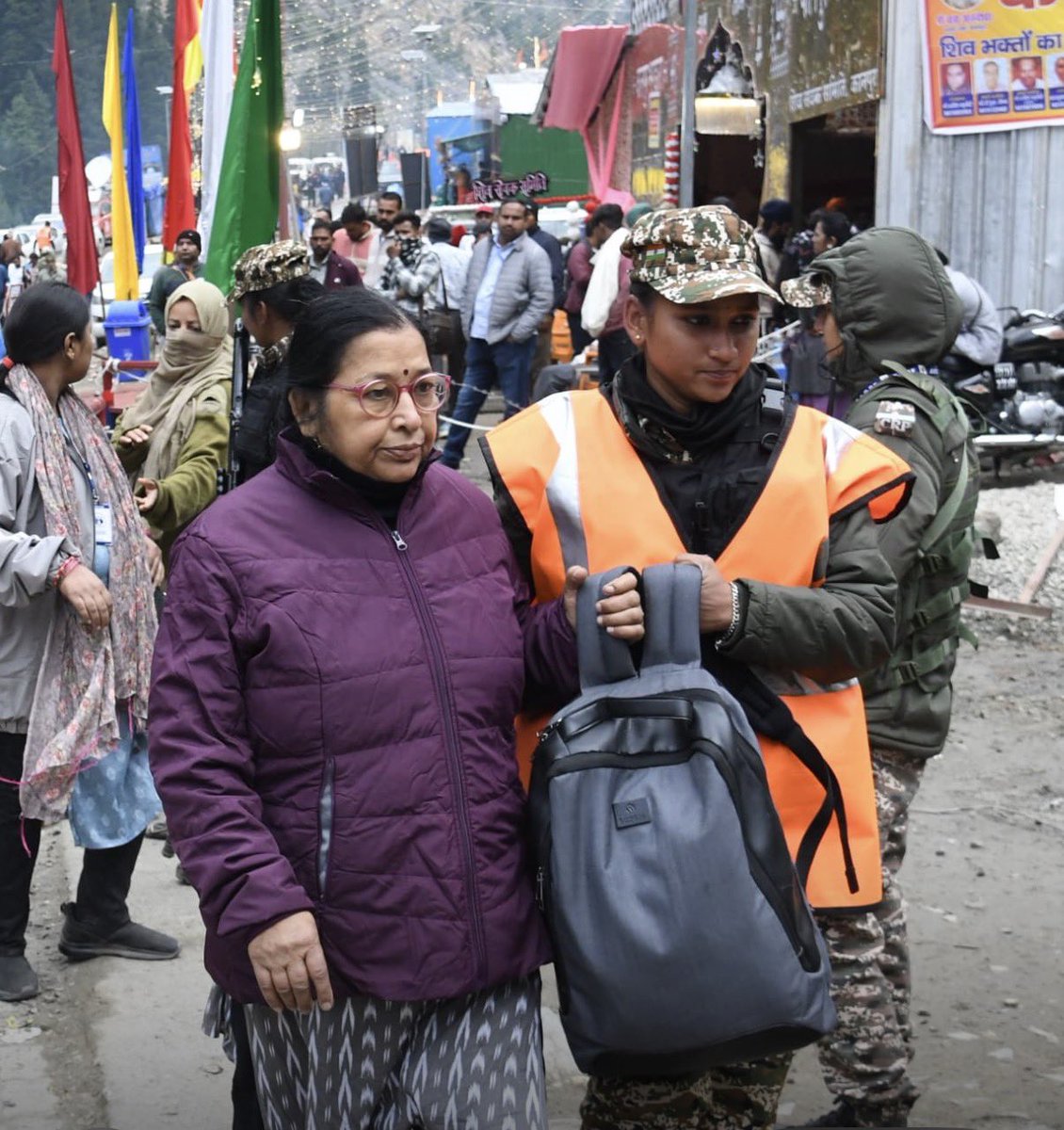 digsnrnorth's tweet photo. Guided by empathy, driven by duty. Whether providing medical assistance,offering a helping hand @crpfindia personnel stand strong to ensure safety and comfort for everyone during #amarnathyatra #Baltal Your safety is our utmost priority @crpf_srinagar @ShriSasb @OfficeOfLGJandK https://t.co/l4eNLKpbIP