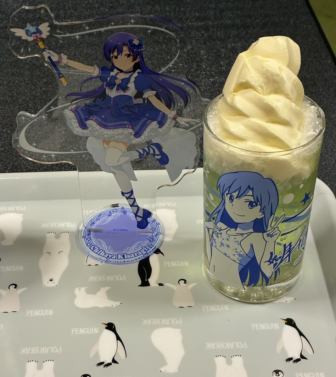 gil225master's tweet photo. 風呂上がりのクリームソーダ。
メロンソーダのお酒にアイス浮かべてみましたw
#アイマスP呑兵衛部 https://t.co/teVuzQiHsk