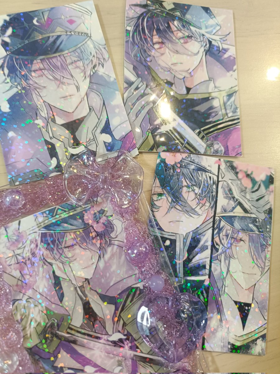 niku_625's tweet photo. 鍵でネップリ公開してるんですが、きらきらトレカ綺麗です、L判半分サイズにホログラムシール貼ってます https://t.co/vIoGG2ZJaj