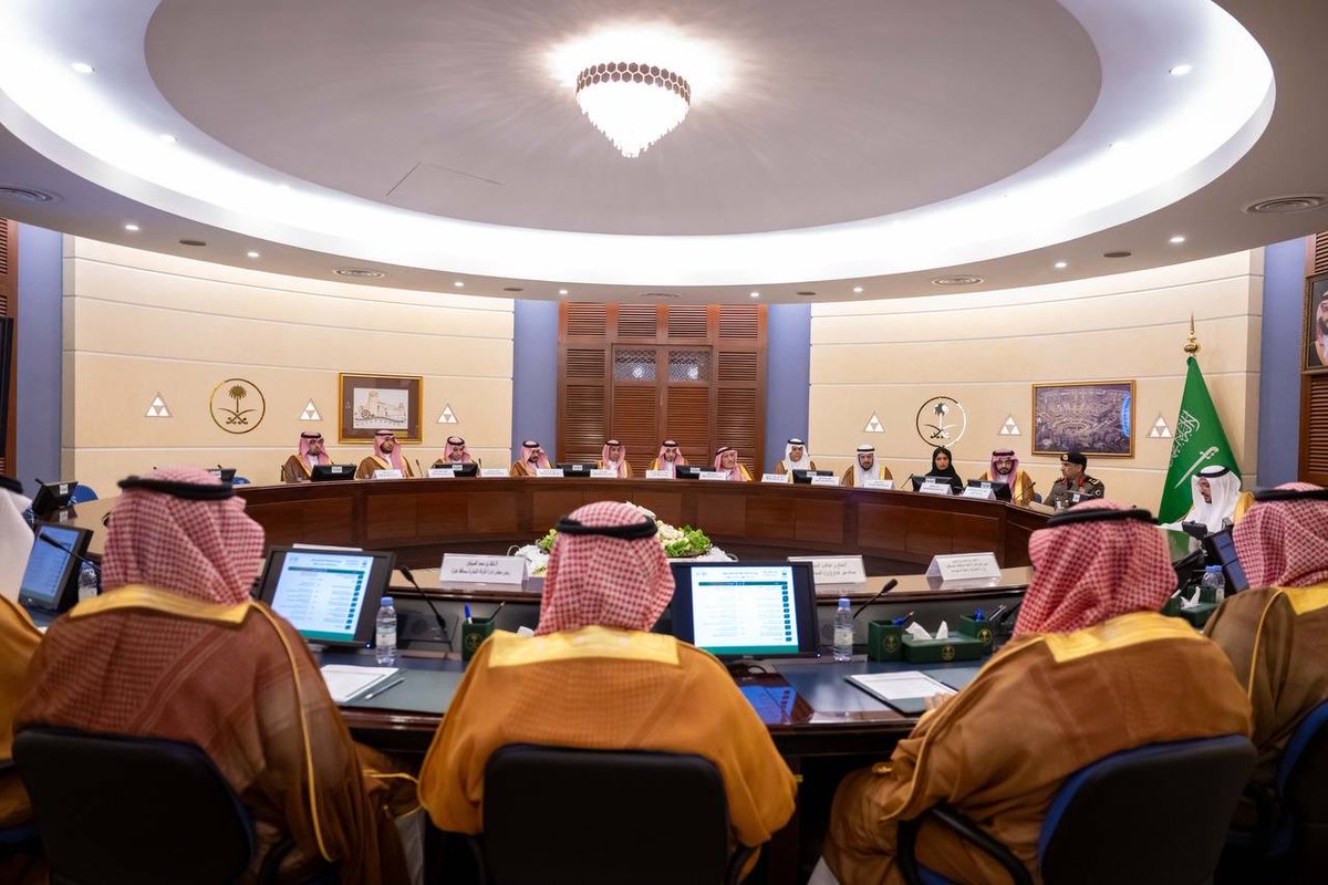 EmarahAlQassim's tweet photo. نوّه سموه بانخفاض نسبة البطالة في المنطقة إلى 5.9% خلال الربع الأول من عام 2026م، ونمو الوظائف بنسبة 110%، فيما بلغت مشاركة المرأة في سوق العمل 47%، ووصلت نسبة التوطين إلى 80%..

سمو #أمير_منطقة_القصيم يرأس اجتماع اللجنة العليا للتوطين ويستعرض مؤشرات سوق العمل بالمنطقة. https://t.co/4cejZNAmrm