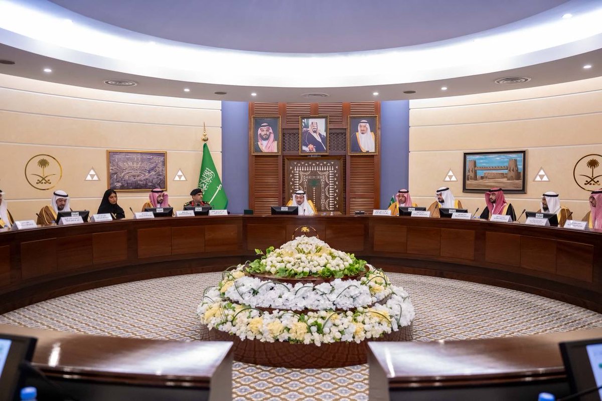 EmarahAlQassim's tweet photo. نوّه سموه بانخفاض نسبة البطالة في المنطقة إلى 5.9% خلال الربع الأول من عام 2026م، ونمو الوظائف بنسبة 110%، فيما بلغت مشاركة المرأة في سوق العمل 47%، ووصلت نسبة التوطين إلى 80%..

سمو #أمير_منطقة_القصيم يرأس اجتماع اللجنة العليا للتوطين ويستعرض مؤشرات سوق العمل بالمنطقة. https://t.co/4cejZNAmrm