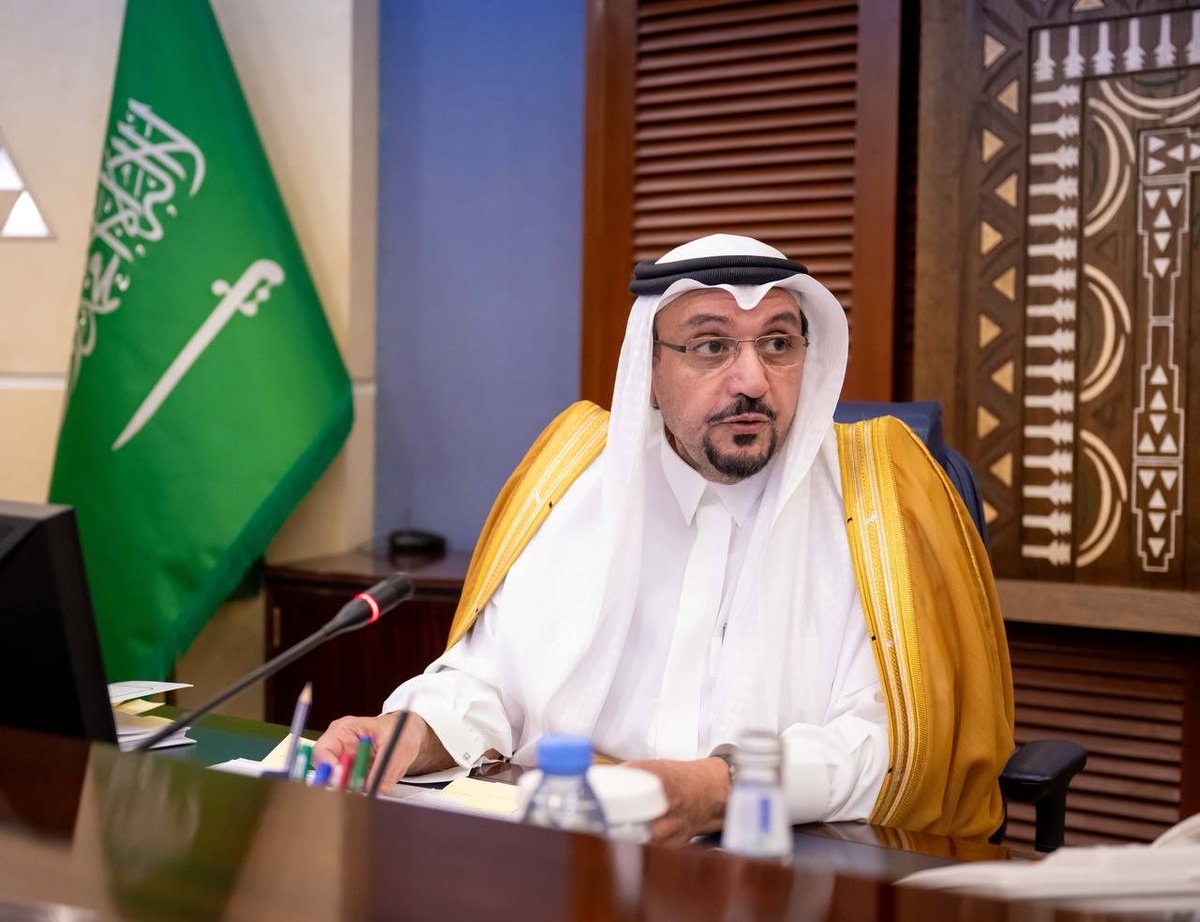 EmarahAlQassim's tweet photo. نوّه سموه بانخفاض نسبة البطالة في المنطقة إلى 5.9% خلال الربع الأول من عام 2026م، ونمو الوظائف بنسبة 110%، فيما بلغت مشاركة المرأة في سوق العمل 47%، ووصلت نسبة التوطين إلى 80%..

سمو #أمير_منطقة_القصيم يرأس اجتماع اللجنة العليا للتوطين ويستعرض مؤشرات سوق العمل بالمنطقة. https://t.co/4cejZNAmrm