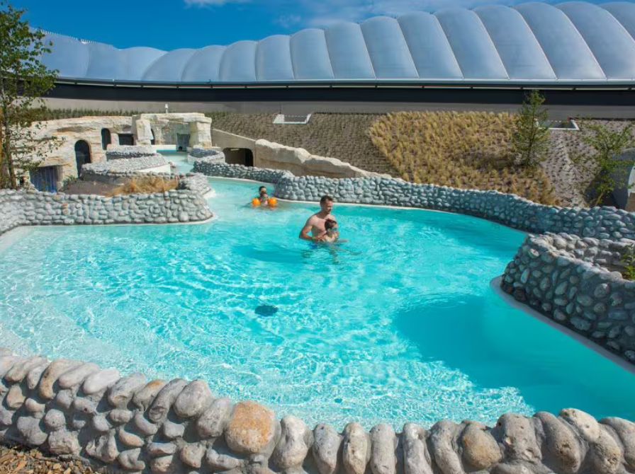 parcmoinscher's tweet photo. ✨ Offre du moment chez #CenterParcs !🌿
Envie d’une pause nature ?🌲Profitez de -20% sur votre séjour et recevez des activités offertes en cadeau🎁
📅 Réservez moins cher sur 👉 https://t.co/yOc0qFuZ5r
#Nature #Vacances #Famille #Soleil #Weekend #été #Piscine #Clim #Canicule https://t.co/5vxmzA0lWQ