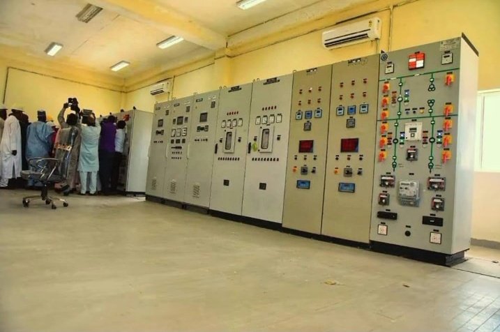 taheerprime's tweet photo. Kwankwaso was the real kickstarter, he initiated this project, bought the turbines and heavy equipment with a bold 35MW vision (25MW FOR CHALLAWA) .

Ganduje came, slashed it down to a pathetic (6MW FOR CHALLAWA) made noise about completion, delivered nothing and we rightly roasted him for the failure. 

Now Abba Kabir Yusuf is busy and can't perform better than what Ganduje done after 3 yrs in office: no capacity increase whatsoever, still stuck on Ganduje’s downgraded 6MW design

Hala Abba media centre are shouting as if he invented the project and the electricity generating turbines are some magic water pumps that will instantly solve Water crisis.Same old recycled failure, different governor.

Abba has failed more than Ganduje and 2027 we must change for better.