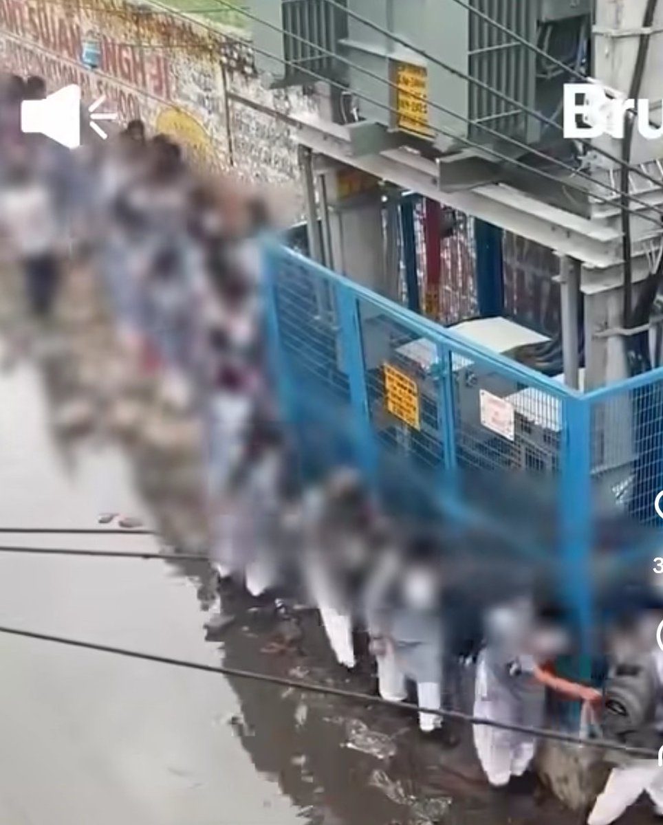 SonJet194's tweet photo. School girls carefully walks on the water logging road 🤡 This is our capital city of INDIA 👿 https://t.co/39ySPfgNZp