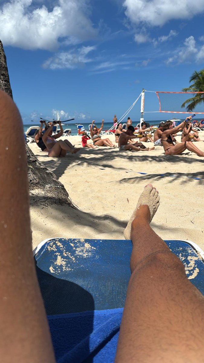AlphabroM_L's tweet photo. Master M. è al mare mentre voi lavorate e sudate per noi.
Anche in vacanza la gente sconosciuta fa segni di devozione sotto i suoi piedi. Questo dimostra la grandezza
#cashmaster #cashslave #feetmaster #slave #malefeetfetish #moneyslave #moneymaster #malesfeet #pig #cashpig https://t.co/6k3KdLSc6e