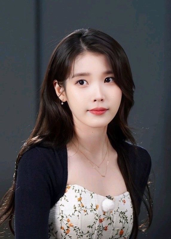 itszweedy's tweet photo. #IU 

Oppa                                         Eonnie https://t.co/gJLQvw1hCm