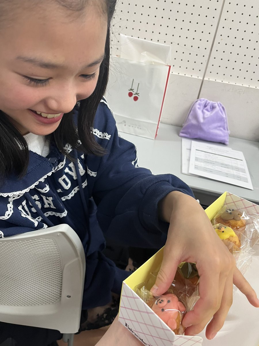 fukumura_mizuki's tweet photo. 今自分のメンバーカラーが誰かに引き継がれるという新しい体験をしていますっ!!WAKUWAKU🩷

ぴんく仲間が増えて、しかも唯一共演した事あるもあちゃん☺️🫶🏻

もあちゃん色に染まっていくのが楽しみですね♡

新しく加入した18期メンバーの
メンバーカラー、会場で沢山振ってね🌷 https://t.co/8gaE17ltm7