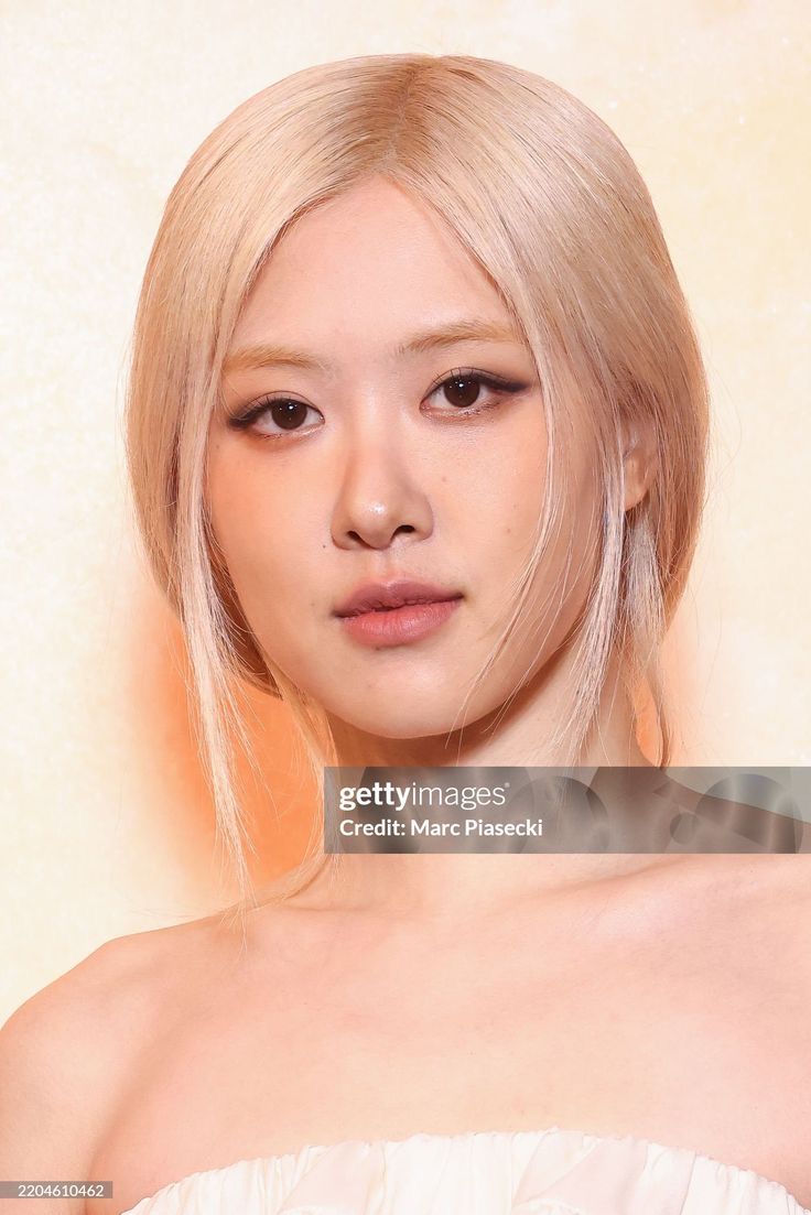 LALISAQUEEN_27's tweet photo. @Donda_Twink Like genuinely why you guys hate women daily like isn't it too much just because of their fans?? https://t.co/ThSMAab2EK