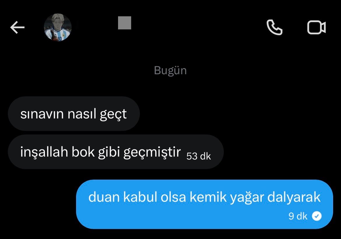 miashn's tweet photo. çocuk: bi kız grubu gördüm en arkada çok sakin kibar bi kız vardı 
ossurada en önde ben: https://t.co/1kld3yxTLR